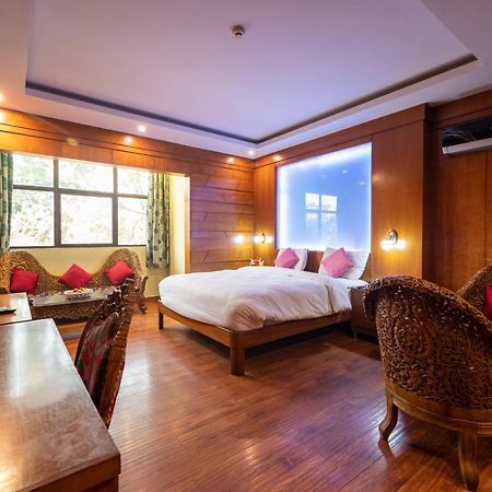 Hotel Emarald, Nowe Delhi Zewnętrze zdjęcie