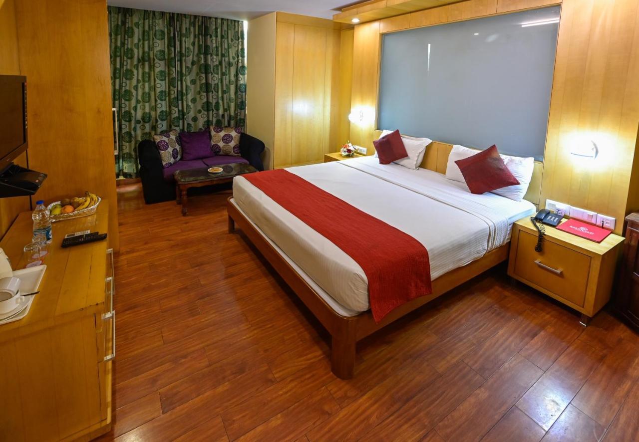 Hotel Emarald, Nowe Delhi Zewnętrze zdjęcie
