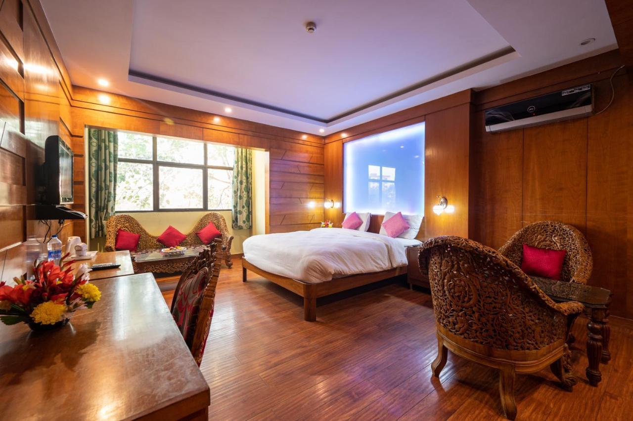Hotel Emarald, Nowe Delhi Zewnętrze zdjęcie