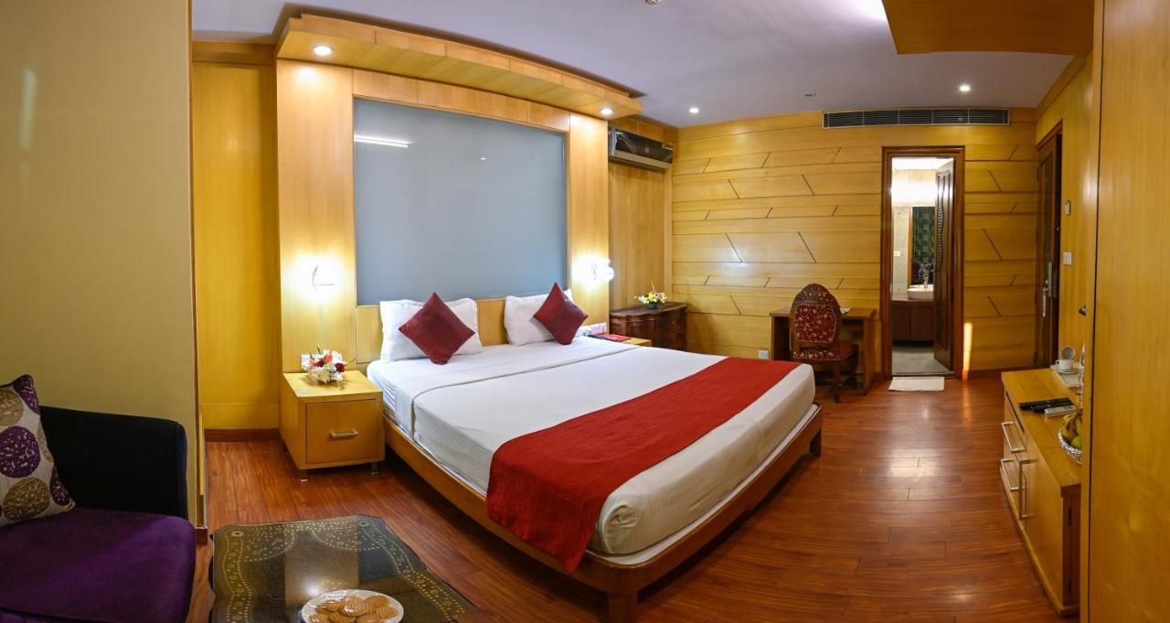 Hotel Emarald, Nowe Delhi Zewnętrze zdjęcie