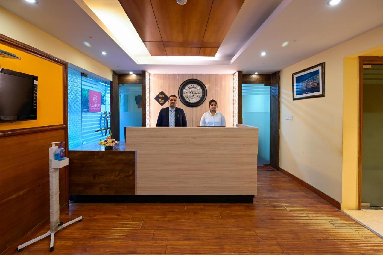 Hotel Emarald, Nowe Delhi Zewnętrze zdjęcie