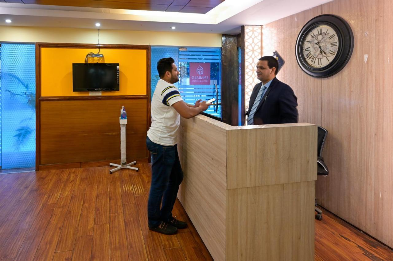 Hotel Emarald, Nowe Delhi Zewnętrze zdjęcie