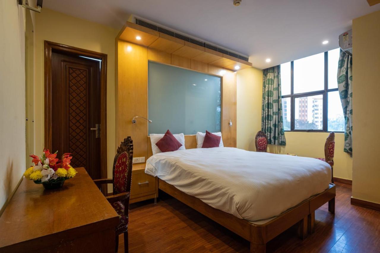 Hotel Emarald, Nowe Delhi Zewnętrze zdjęcie