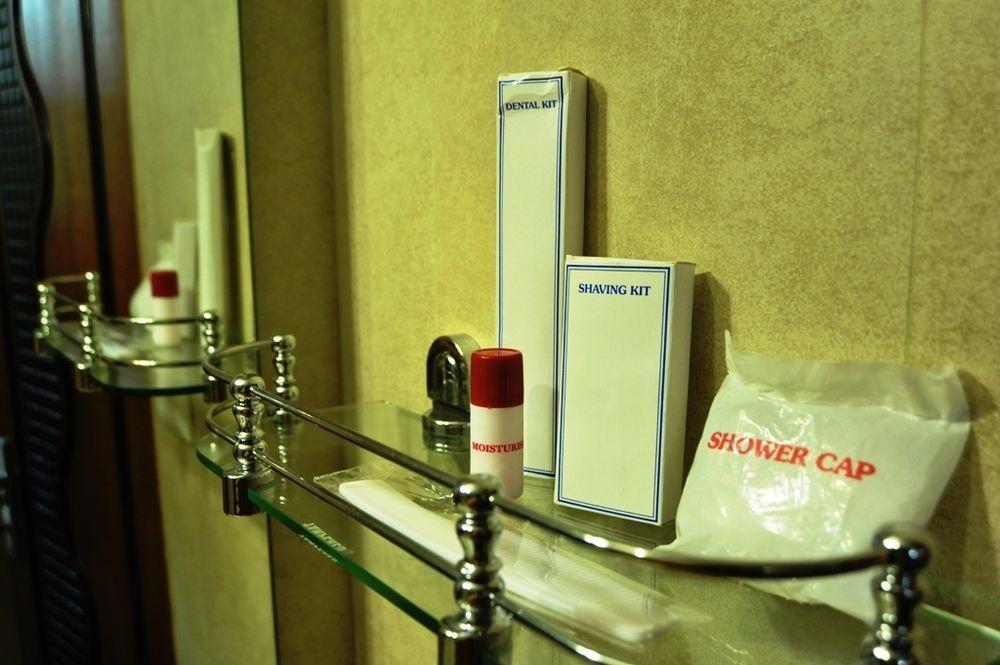 Hotel Emarald, Nowe Delhi Zewnętrze zdjęcie