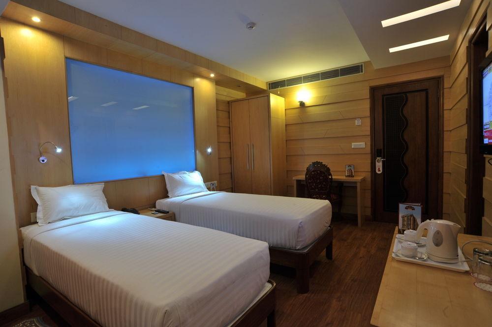 Hotel Emarald, Nowe Delhi Zewnętrze zdjęcie