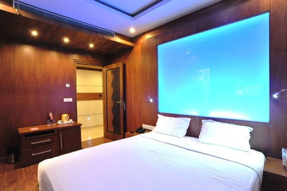 Hotel Emarald, Nowe Delhi Zewnętrze zdjęcie