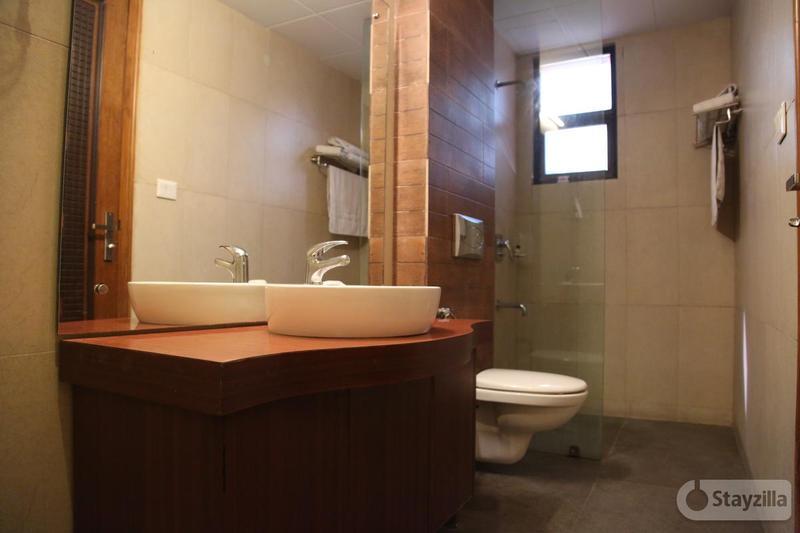 Hotel Emarald, Nowe Delhi Zewnętrze zdjęcie