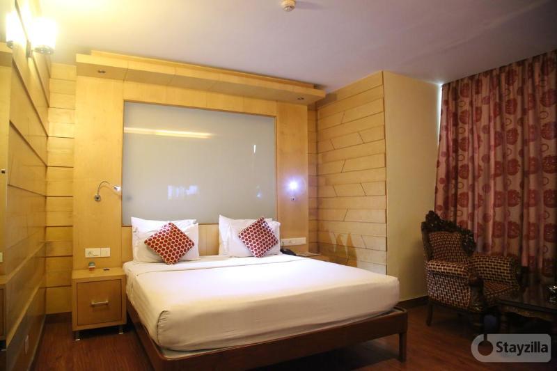 Hotel Emarald, Nowe Delhi Zewnętrze zdjęcie